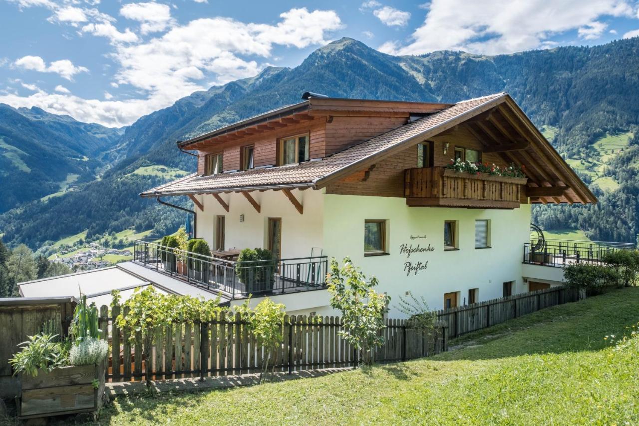 Hofschenke Pfeiftal - Bergwiese San Martino in Passiria Exterior foto