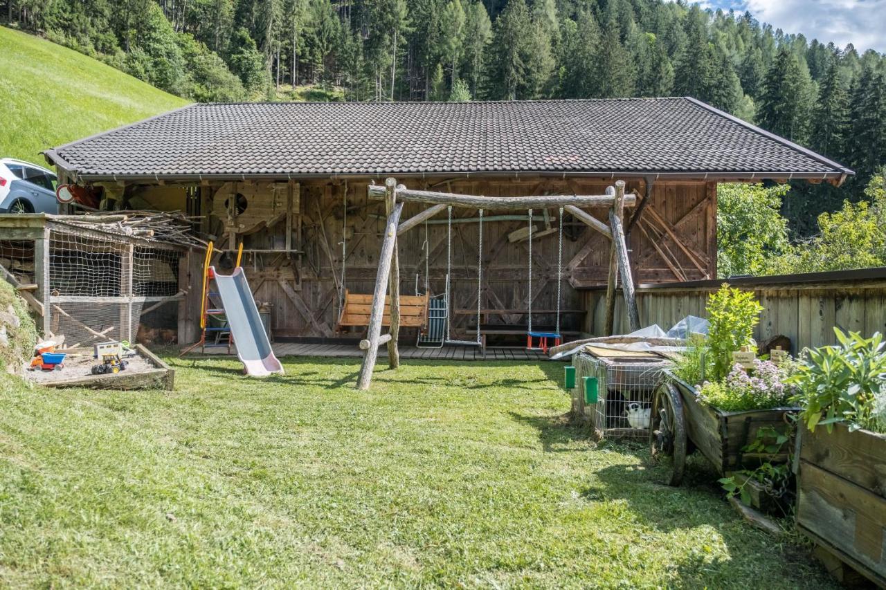 Hofschenke Pfeiftal - Bergwiese San Martino in Passiria Exterior foto